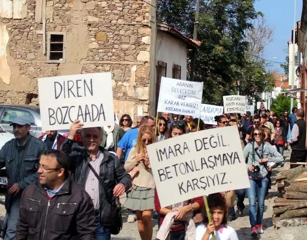 Bozcaadalılar Çevre Planını Protesto İçin Yürüdü
