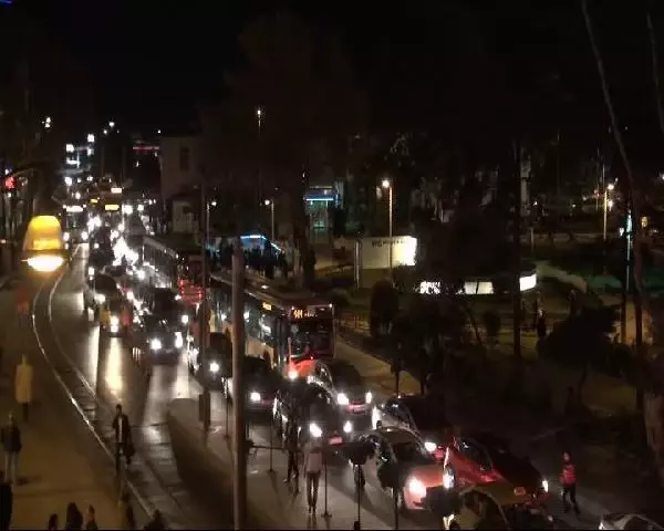 Kadikoy De Milli Mac Trafigi Iett Gorevlisi Trafik Polisi Oldu Haber