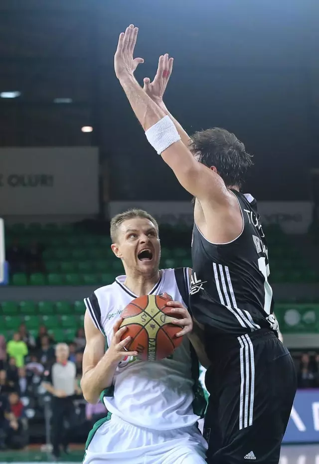 Darüşşafaka Doğuş, Beşiktaş İntegral Forex'i 74-71 Yendi Darüşşafaka Doğuş, Beşiktaş İntegral Forex'i 74-71 Yendi