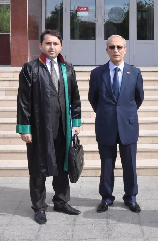 Şehit Babası, Erdoğan'a Hakaretten 1 Yıl Ceza Aldı Şehit Babası, Erdoğan'a Hakaretten 1 Yıl Ceza Aldı