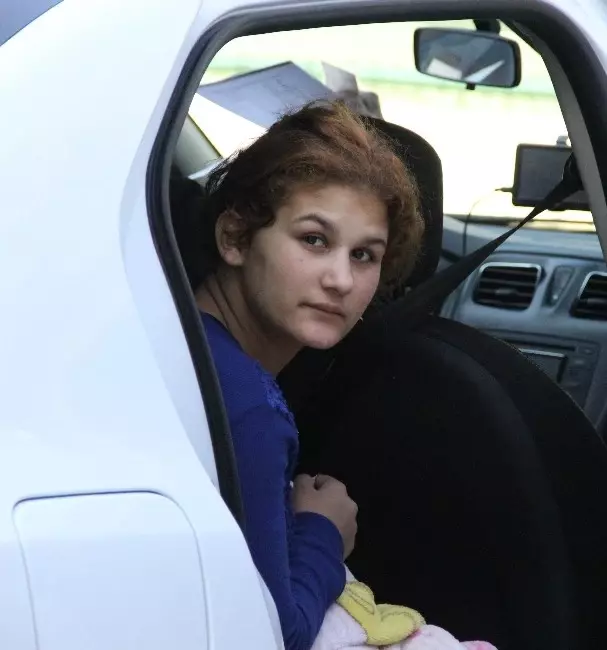 Kadın Hırsız, Yatak Odasında Ev Sahibine Yakalandı Haberler