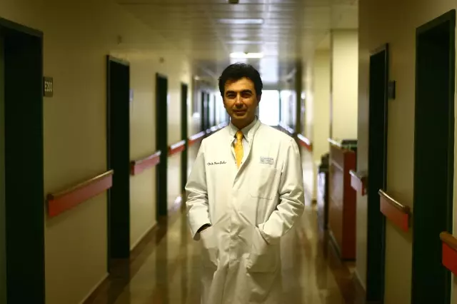 Prof. Dr. İhsan Bakır: Robotik Cerrahi Yoğun Bakım Süresini Kısaltıyor Prof. Dr. İhsan Bakır: Robotik Cerrahi Yoğun Bakım Süresini Kısaltıyor