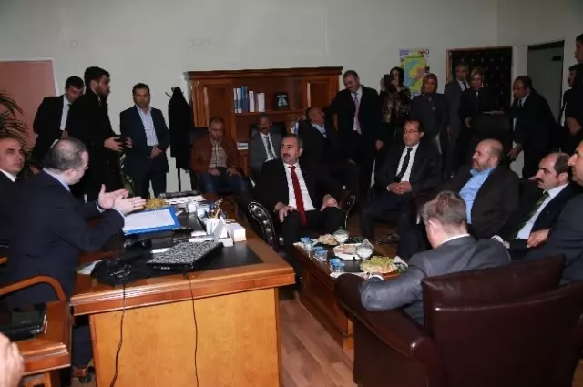 AK Parti Genel Başkan Yardımcısı Gül'den, Tuşba Belediyesine Ziyaret AK Parti Genel Başkan Yardımcısı Gül'den, Tuşba Belediyesine Ziyaret