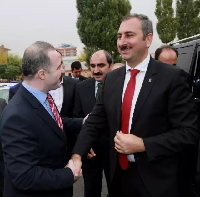 AK Parti Genel Başkan Yardımcısı Gül'den, Tuşba Belediyesine Ziyaret AK Parti Genel Başkan Yardımcısı Gül'den, Tuşba Belediyesine Ziyaret