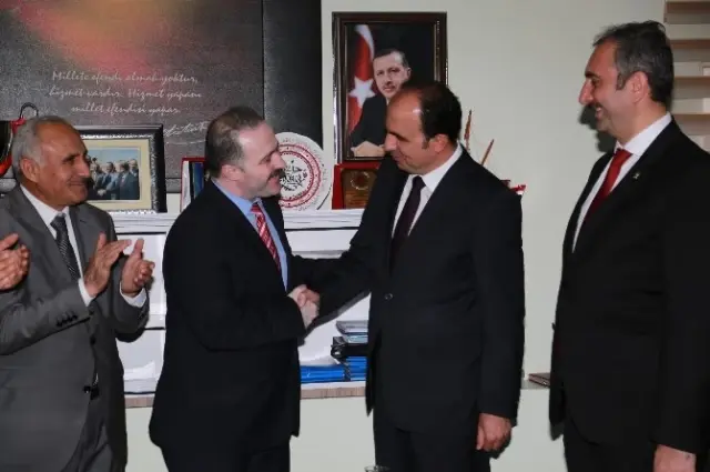 AK Parti Genel Başkan Yardımcısı Gül'den, Tuşba Belediyesine Ziyaret AK Parti Genel Başkan Yardımcısı Gül'den, Tuşba Belediyesine Ziyaret