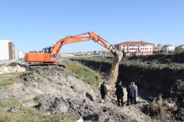 Cihanbeyli'de Kanal Boyu Islah Çalışmaları Cihanbeyli'de Kanal Boyu Islah Çalışmaları