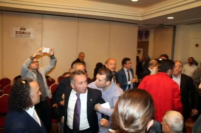 Trabzonspor 33. Genel Kurulunda Gerginlik Yaşandı Trabzonspor 33. Genel Kurulunda Gerginlik Yaşandı