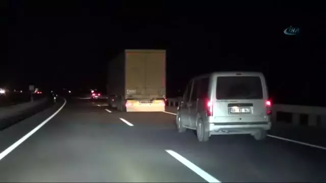 Sahte Gümrük Mühürlü Tır'dan 412 Bin Paket Kaçak Sigara Çıktı