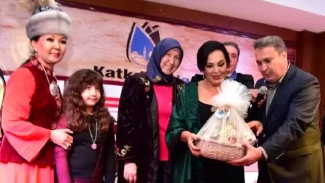 Görüntülü Haber) Türkan Sultan, Manisa'nın Sultanını Seçti Görüntülü Haber) Türkan Sultan, Manisa'nın Sultanını Seçti