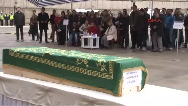 İntihar Eden Polis Memuru Gözyaşlarıyla Memleketine Uğurlandı İntihar Eden Polis Memuru Gözyaşlarıyla Memleketine Uğurlandı