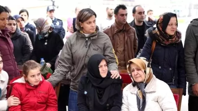 İntihar Eden Polis Memuru Gözyaşlarıyla Memleketine Uğurlandı İntihar Eden Polis Memuru Gözyaşlarıyla Memleketine Uğurlandı