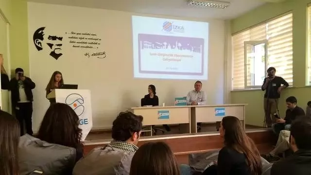 İzmirli Gençler