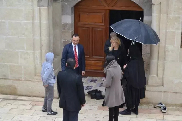 Kinski, Ulu Cami'yi Ziyaret Etti Kinski, Ulu Cami'yi Ziyaret Etti