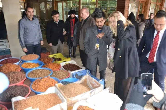 Kinski, Ulu Cami'yi Ziyaret Etti Kinski, Ulu Cami'yi Ziyaret Etti