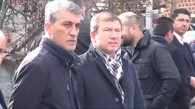 Mehmet Ali Şahin, Eşinin Cenazesinde Ağladı Mehmet Ali Şahin, Eşinin Cenazesinde Ağladı