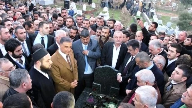 Sedat Peker, Avukatının Mezarını Ziyaret Etti Haberler