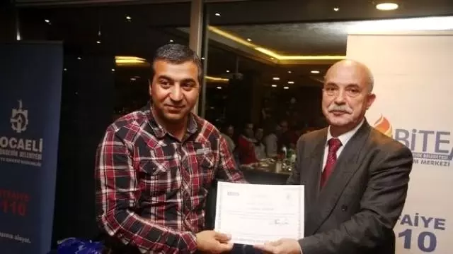 Kocaeli'de İtfaiyeciler Sertifikalarını Aldı Kocaeli'de İtfaiyeciler Sertifikalarını Aldı
