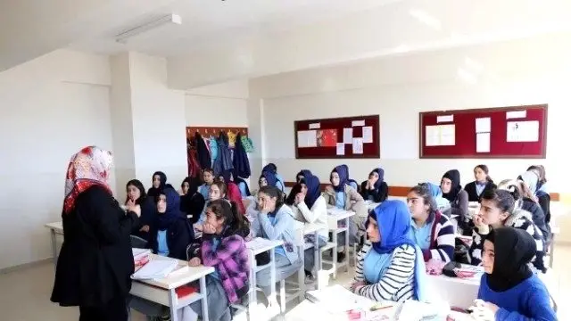 Gürpınar Belediyesi Diş Fırçası ve Macun Dağıttı Gürpınar Belediyesi Diş Fırçası ve Macun Dağıttı