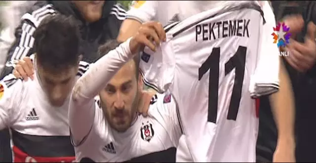 Cenk Golü Attı, Mustafa'nın Formasını Açtı Cenk Golü Attı, Mustafa'nın Formasını Açtı