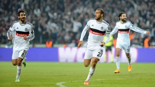 Cenk Golü Attı, Mustafa'nın Formasını Açtı Cenk Golü Attı, Mustafa'nın Formasını Açtı