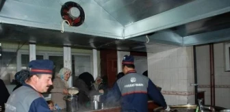 Uşşaki Vakfı Gaziantep Şubesi 400 Aileye Yemek Dağıtıyor