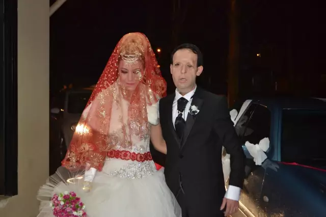 Yeni Yüzüyle Dünya Evine Girdi