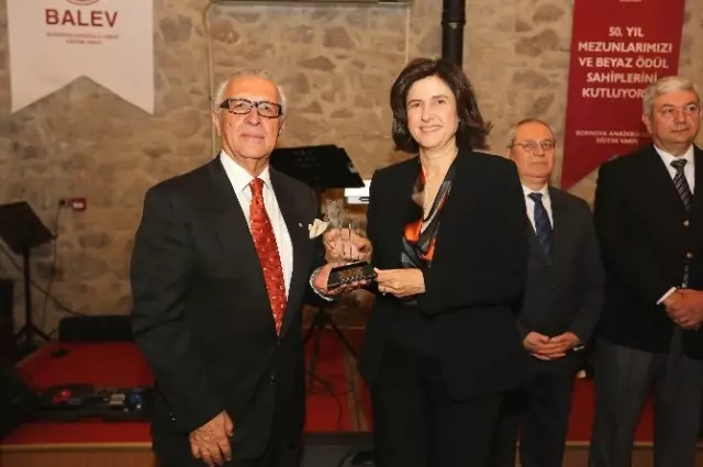 Duayen İşadamı Selçuk Yaşar'a 'Beyaz Yaşam' Ödülü Duayen İşadamı Selçuk Yaşar'a 'Beyaz Yaşam' Ödülü