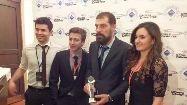 Boğaziçi Üniversitesi Bilic'i Yılın Antrenörü Seçti Boğaziçi Üniversitesi Bilic'i Yılın Antrenörü Seçti