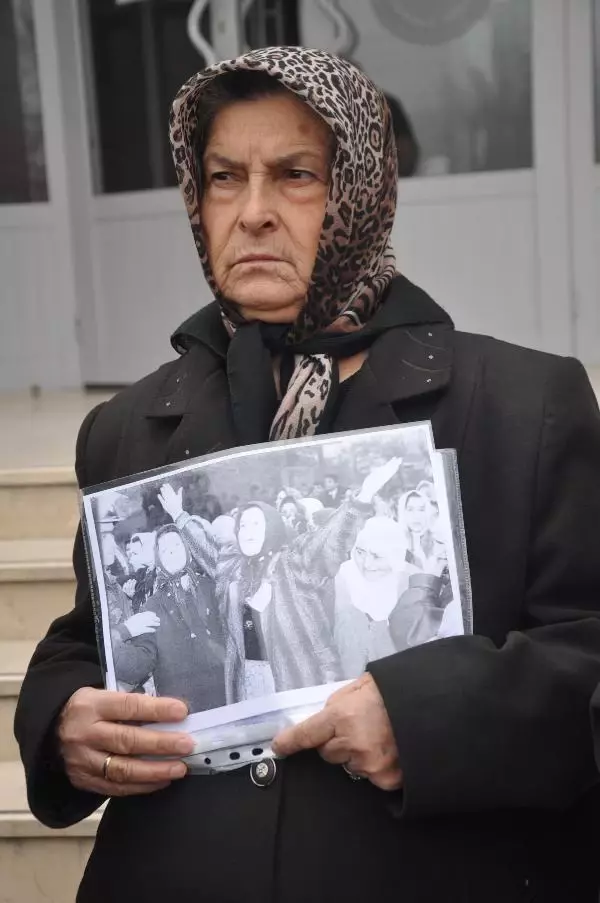 Erdoğan'a Kına Gönderen Şehit Babası Hakim Karşısında Erdoğan'a Kına Gönderen Şehit Babası Hakim Karşısında