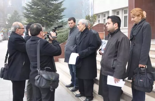 Erdoğan'a Kına Gönderen Şehit Babası Hakim Karşısında Erdoğan'a Kına Gönderen Şehit Babası Hakim Karşısında