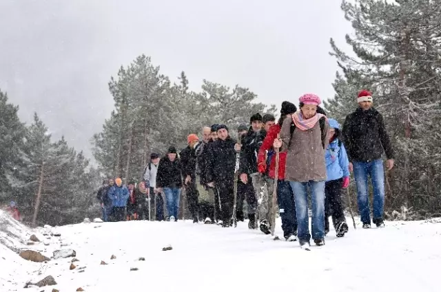 Gümüşhaneli Dağcılardan Yılın Son Yürüyüşü Cebeli Köyüne