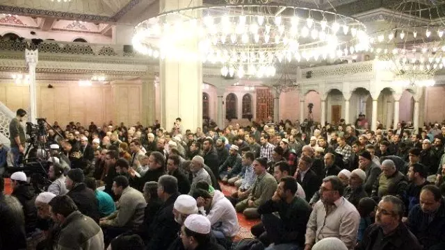 Konya'da Mevlid Kandili'nde Camiler Doldu Taştı Konya'da Mevlid Kandili'nde Camiler Doldu Taştı