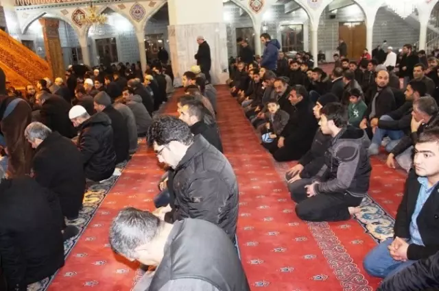 Mevlit Kandilinde Van'da Camiler Doldu, Taştı Mevlit Kandilinde Van'da Camiler Doldu, Taştı