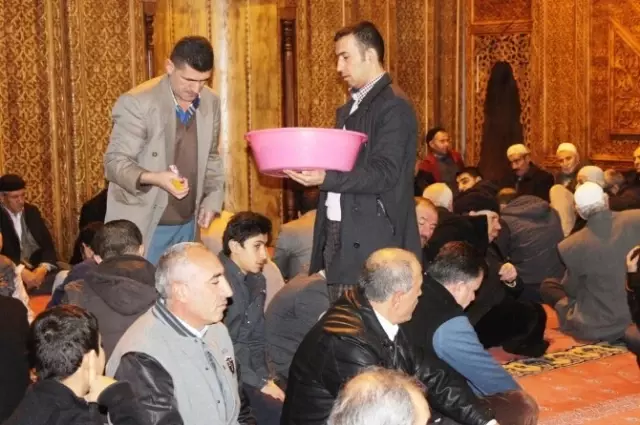 Mevlit Kandilinde Van'da Camiler Doldu, Taştı Mevlit Kandilinde Van'da Camiler Doldu, Taştı