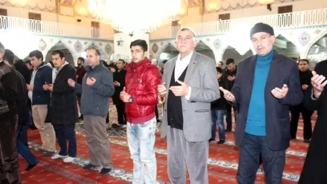 Mevlit Kandilinde Van'da Camiler Doldu, Taştı Mevlit Kandilinde Van'da Camiler Doldu, Taştı