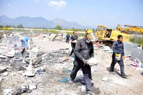 Müfettişler Akaydın'ın Yaktırdığı Evraklarda Suç Unsuru Bulmadı Müfettişler Akaydın'ın Yaktırdığı Evraklarda Suç Unsuru Bulmadı