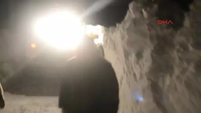 Balıkesir Savaştepe'de Kapalı Yollar Tek Tek Açılıyor