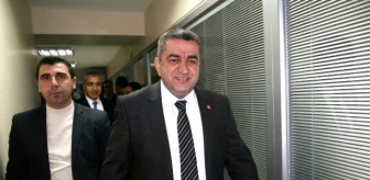 İzmir'de CHP Yönetimi Başkanla Kucaklaştı
