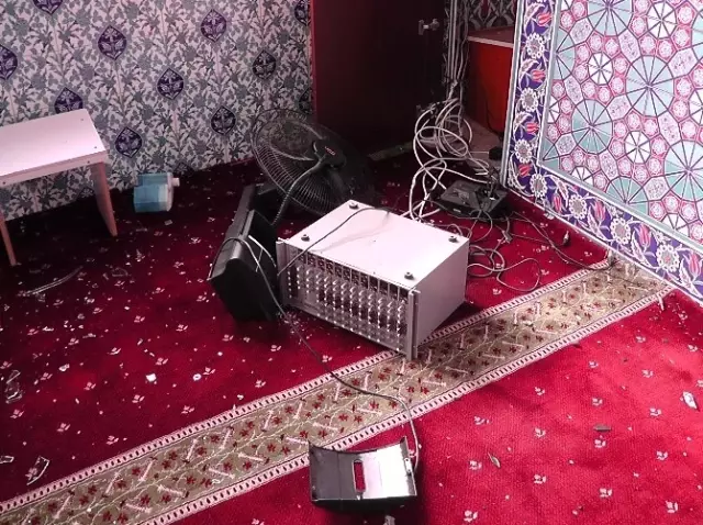 Yavuzeli'nde Camiye Saldırı Yavuzeli'nde Camiye Saldırı