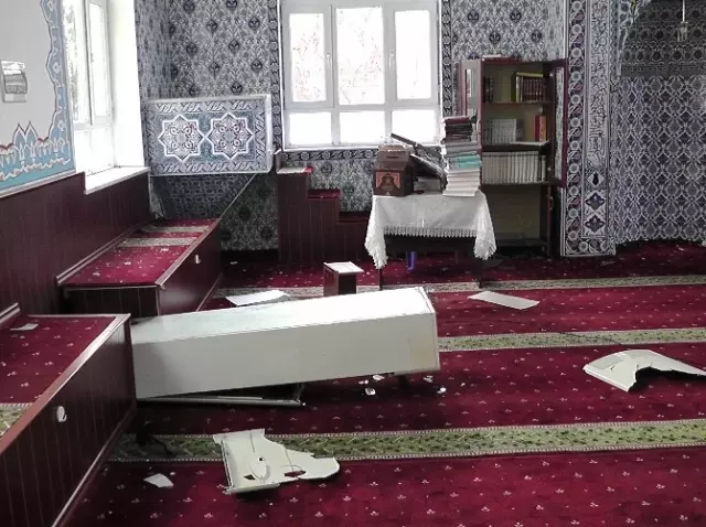 Yavuzeli'nde Camiye Saldırı Yavuzeli'nde Camiye Saldırı