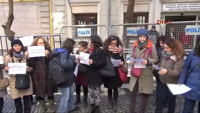 Sınır Tanımayan Kadınlar Platformu: Amina'nın Ölümü Tesadüf Değil Sınır Tanımayan Kadınlar Platformu: Amina'nın Ölümü Tesadüf Değil