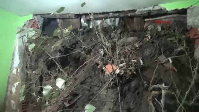 Zonguldak Yamaçtaki Ev Heyelanda Hasar Gördü Haberler