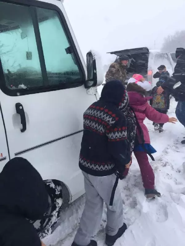 Savaştepe'de Kar Yağışı Ulaşımı Olumsuz Etkiliyor