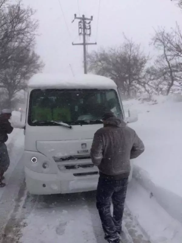 Savaştepe'de Kar Yağışı Ulaşımı Olumsuz Etkiliyor