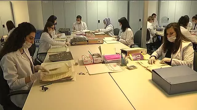 Çavuşoğlu, Dışişleri Bakanlığı Arşiv Binasında İncelemelerde Bulundu