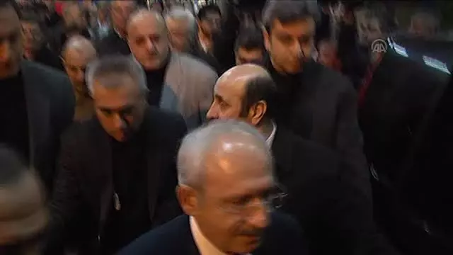 Kemal Kılıçdaroğlu, Trabzonlu Şehidin Ailesini Ziyaret Etti Kemal Kılıçdaroğlu, Trabzonlu Şehidin Ailesini Ziyaret Etti
