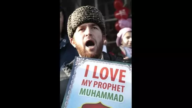 800 Bin Çeçen Charlie Hebdo'yu Protesto Etti
