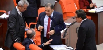 CHP'li Vekil Ahmet Gümüş, Kolu Alçıda Oy Kullanmaya Gitti