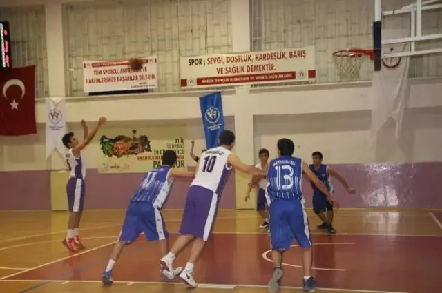 Liseler Arası Genç Erkek ve Kız Basketbol Müsabakaları Sona Erdi Liseler Arası Genç Erkek ve Kız Basketbol Müsabakaları Sona Erdi