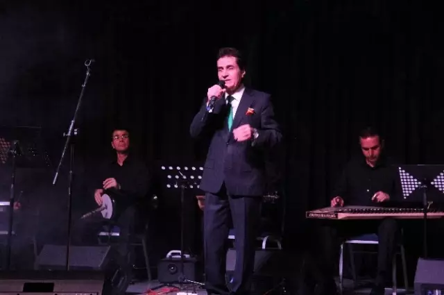 Büyükşehir Belediyesinden Zekai Tunca Konseri Büyükşehir Belediyesinden Zekai Tunca Konseri